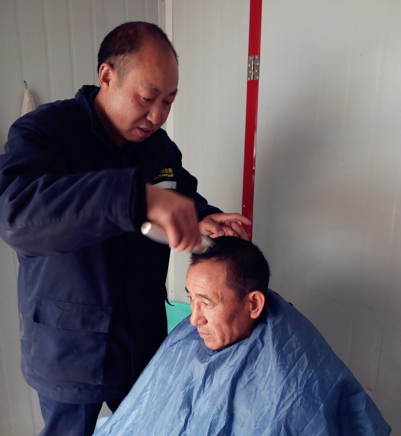 員工生活│為礦區服務(wù)的“理發(fā)師”