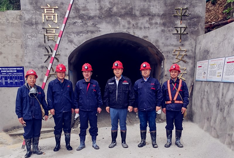 洛陽(yáng)開(kāi)元集團許明月董事長(cháng)到后瑤峪西溝鐵礦座談指導